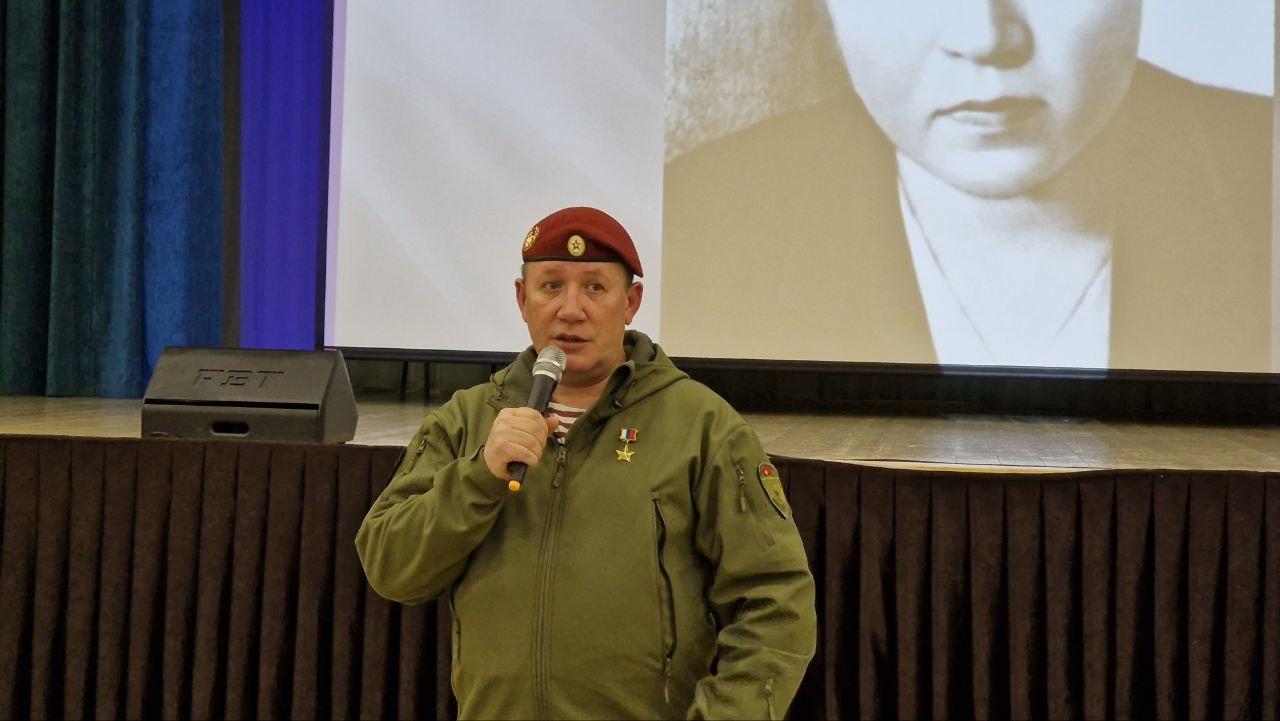 Александр Янклович провел «Разговор о главном» и рассказал о героях.