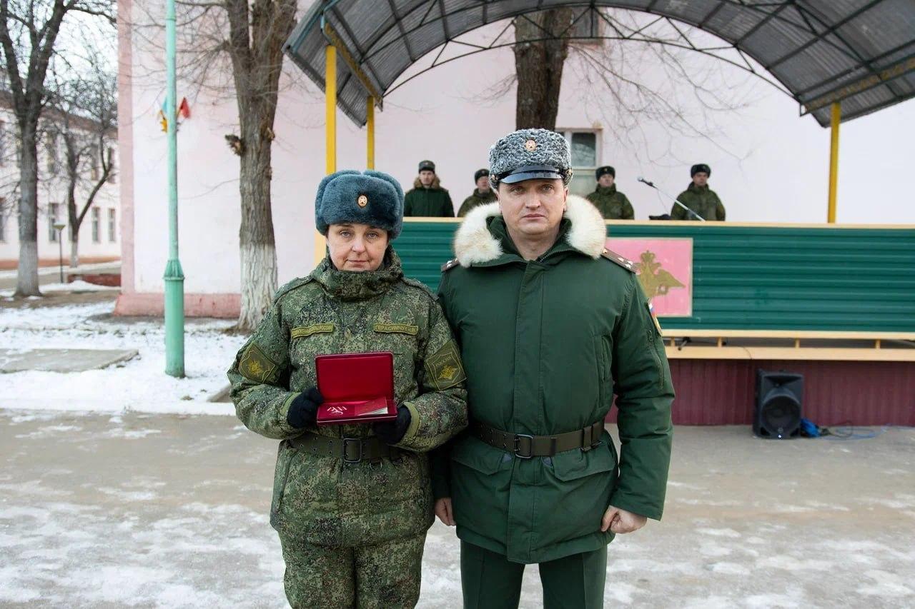 Военного медика наградили медалью Луки Крымского.