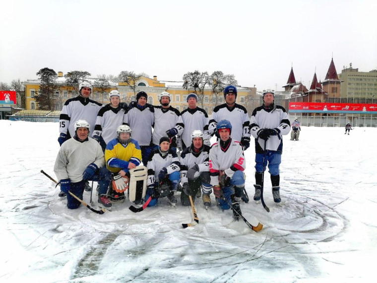 Сегодня на стадионе "Динамо" в г.Саратов прошёл турнир по хоккею с мячом, посвящённый Дню защитника Отечества.